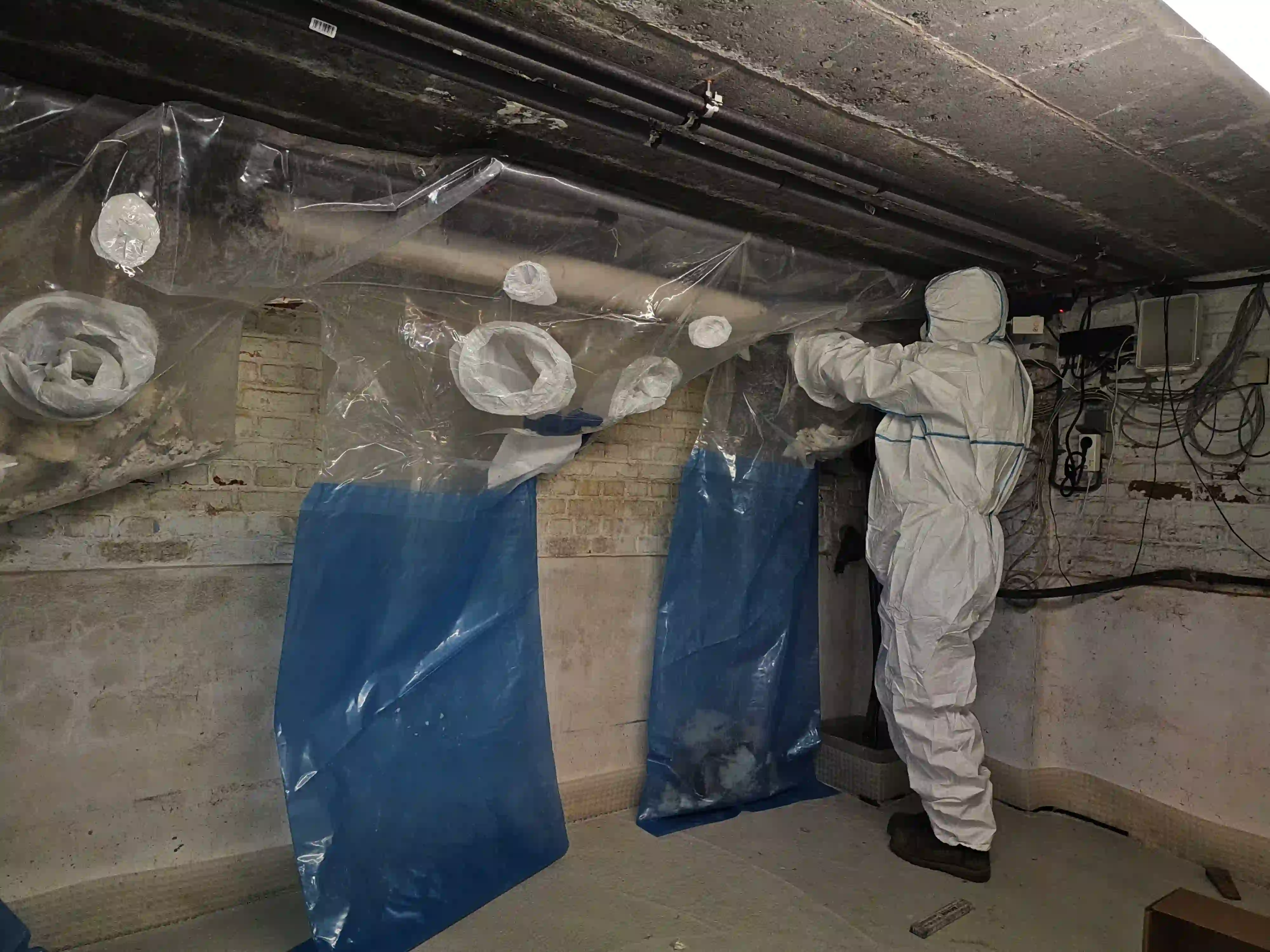 Asbestverwijdering couveusezak methode - Asbestisolatie in Mechelen en Bonheiden door EIHPOS GROUP