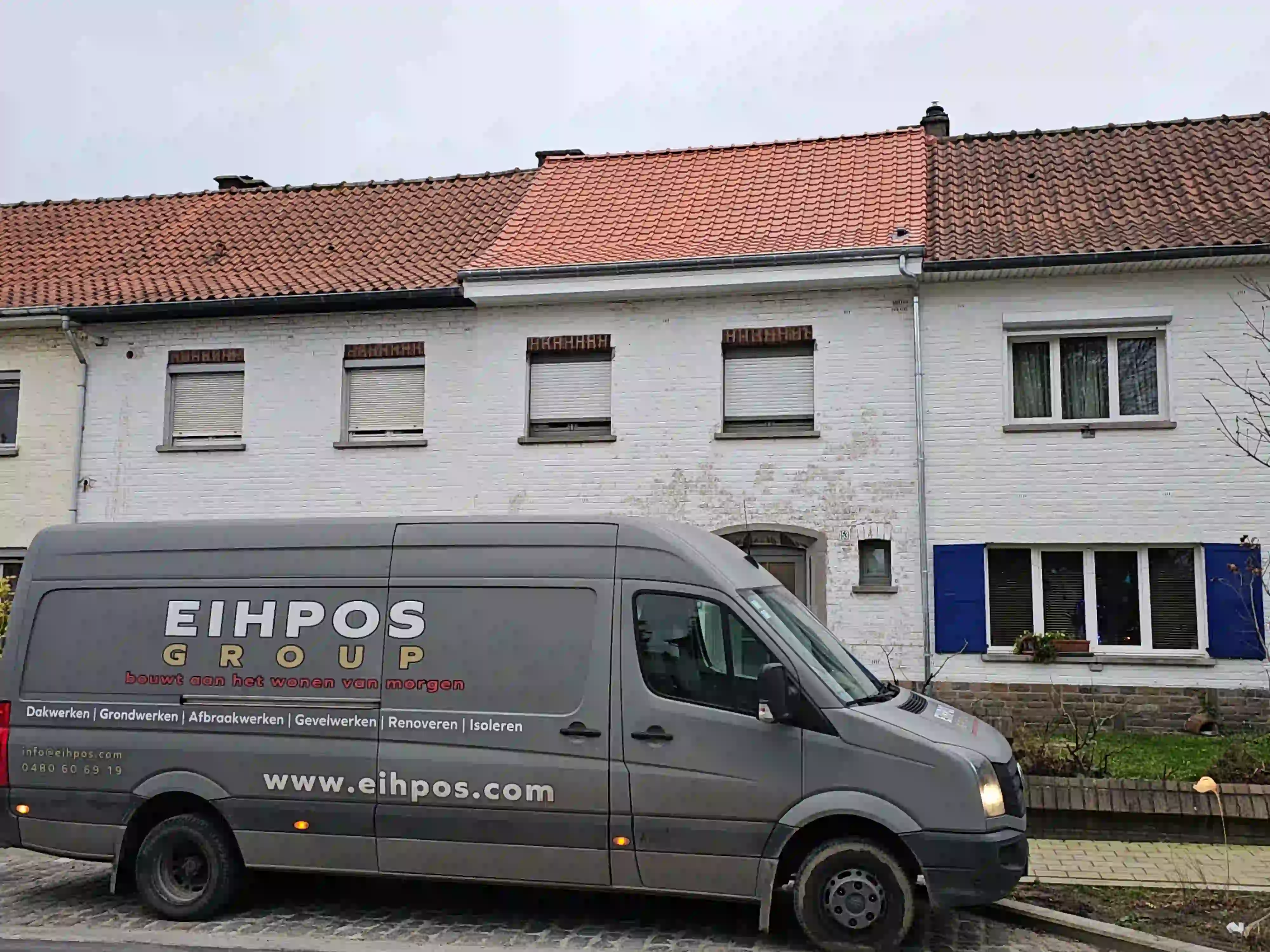 Dakwerken met rode dakpannen in Vilvoorde - Eihpos Group - Dakrenovatie